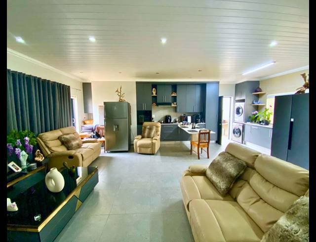 2 BEDROOM HOUSE FOR SALE IN PARADISE COAST